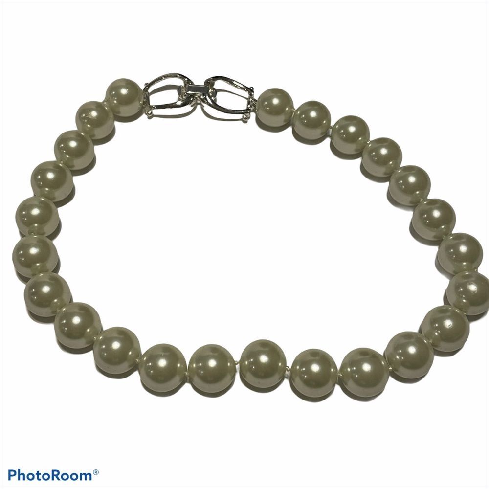 18” Faux Pearl Silver Tone Foldover Clasp Necklace